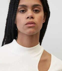 Longsleeve Met Een Hoge Kraag En Cut-out-detail -Dames Outfits Winkel 215e55fb4ee14caca7018755b8a2b274