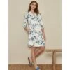 Witte Hemdsjurk Met Blauw Bloemenmotief