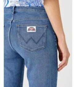 Wrangler Jeans Flare Vrouw -Dames Outfits Winkel 69b4afce7330403bb280b2f69d28ff2b