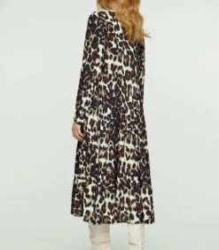 Jurk Met Dierenprint En Knoopdetail 7 Jurk Met Dierenprint En Knoopdetail -Dames Outfits Winkel 7799190b49a345c88ecff7c32d95d356