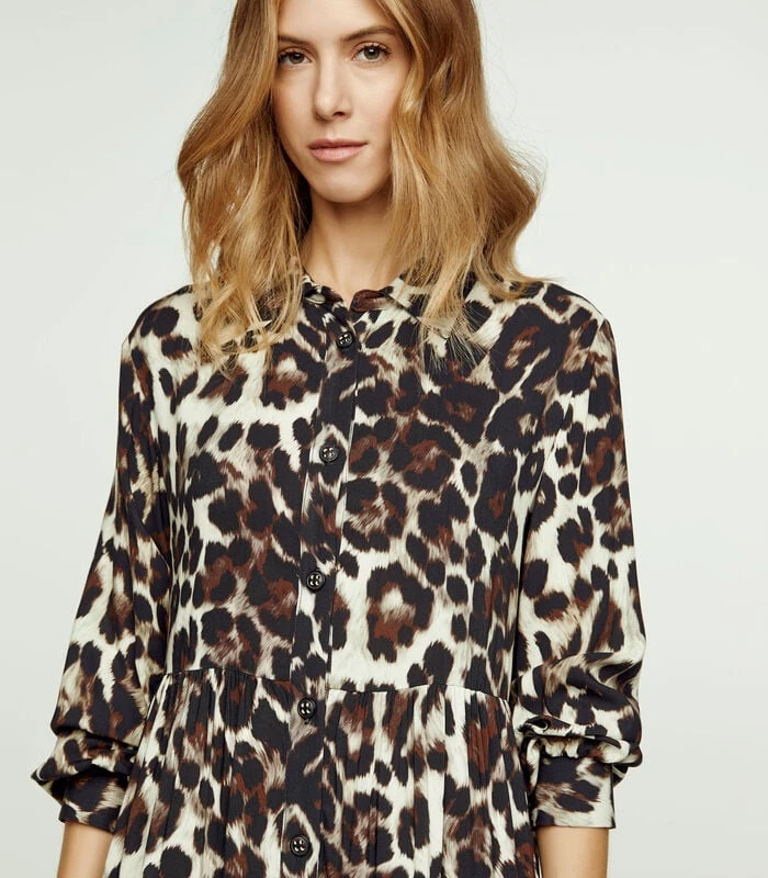 Jurk Met Dierenprint En Knoopdetail 4 Jurk Met Dierenprint En Knoopdetail - Afbeelding 4