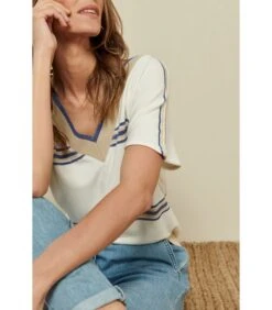 Truitje Met Ecru En Blauwe Lurex Accenten