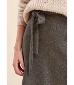 Middellange Rok -Dames Outfits Winkel c30acf52a29146f6800bbd7bf6487ab5